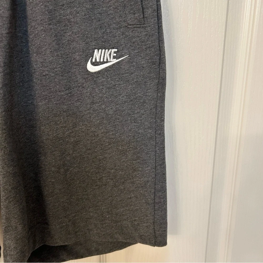 Nike Men's Shorts Standard Fit at Knee high in Gray Size S